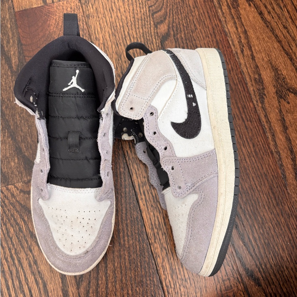 Jordan 1 Mid SE Craft White & Cement Grey Kids Sneakers Size 2 Youth Unisex